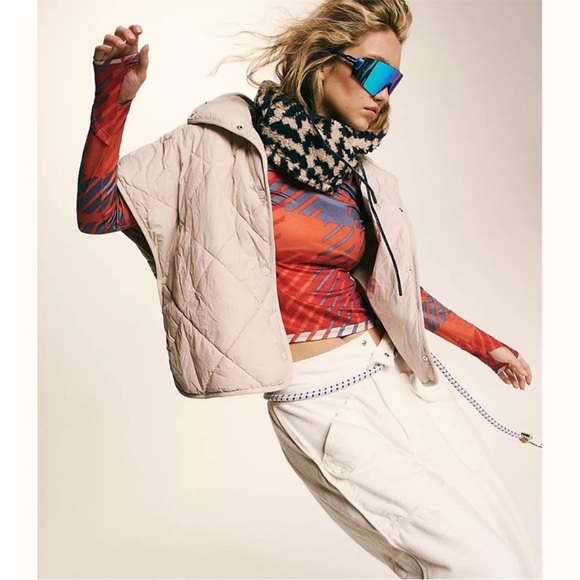 FP Movement Chill Out PrimaLoft Poncho Quilted Puffer Vest NWT One size - Picture 12 of 13